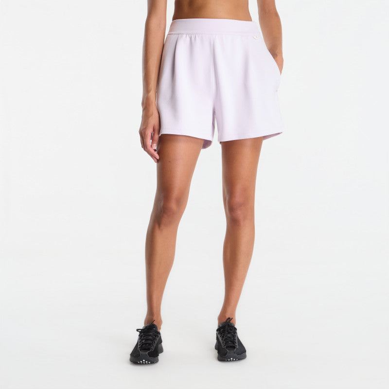 Nike 24.7 ImpossiblySoft Women's Dri-FIT Mid-Rise Loose 4" Shorts Bleached Lilac/ Platinum Violet