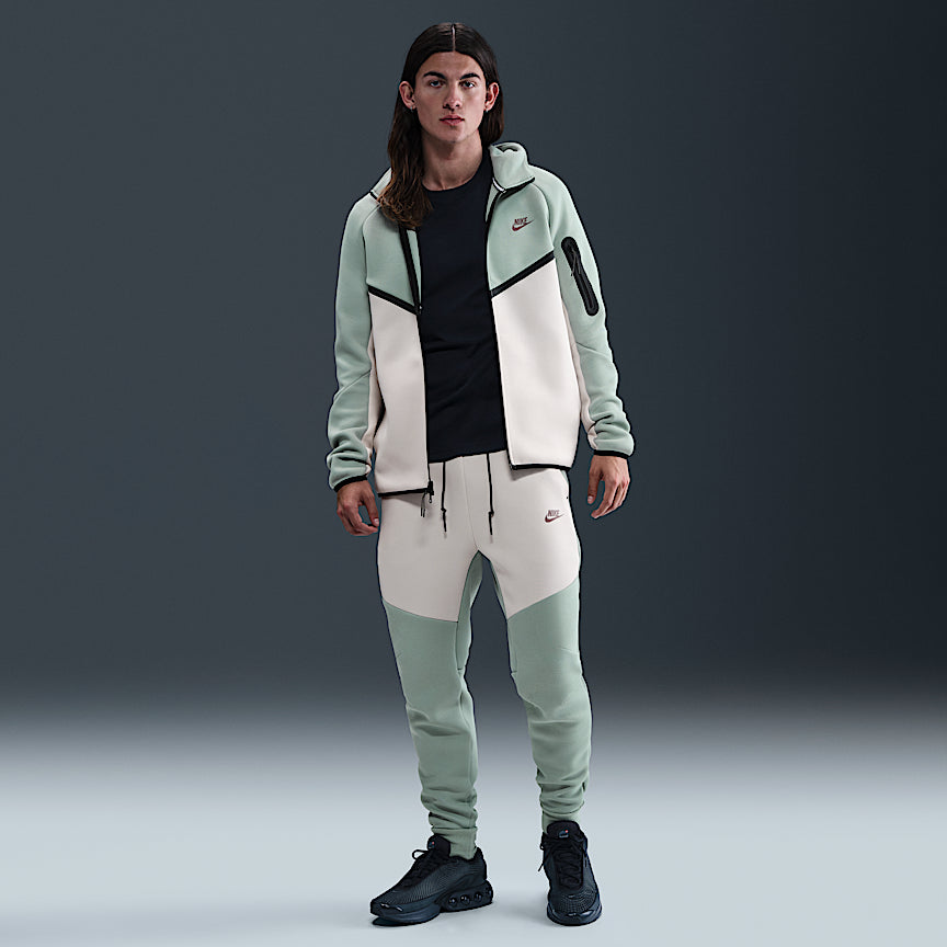 Nike Tech
