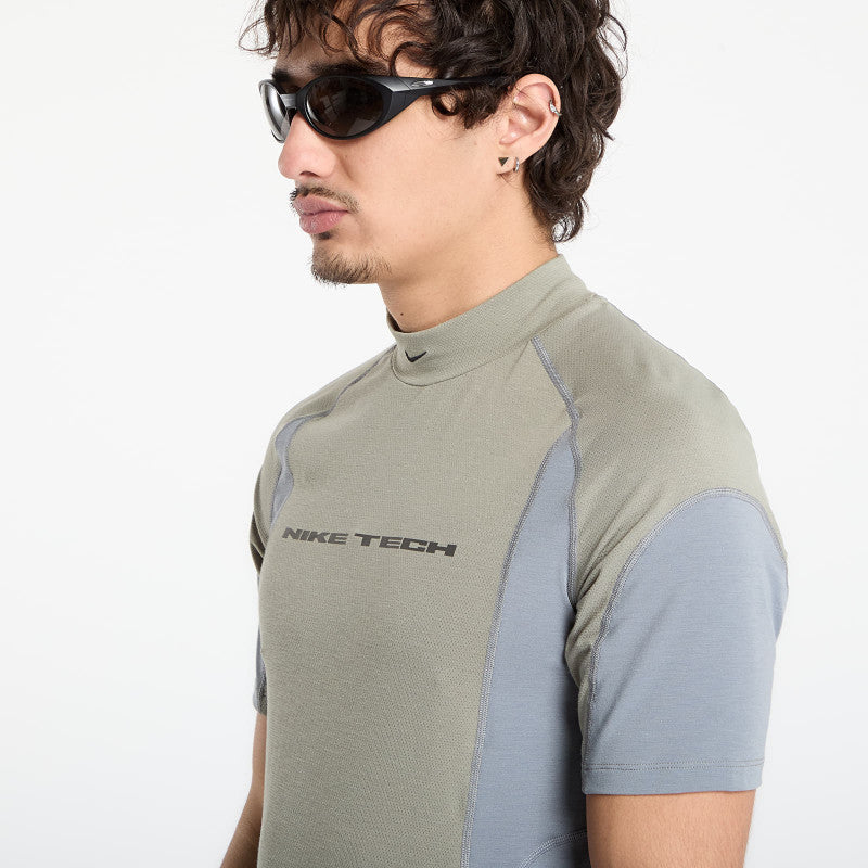 Nike Men's Dri-FIT Short-Sleeve Base Layer Light Army/ Cool Grey/ Cool Grey/ Black