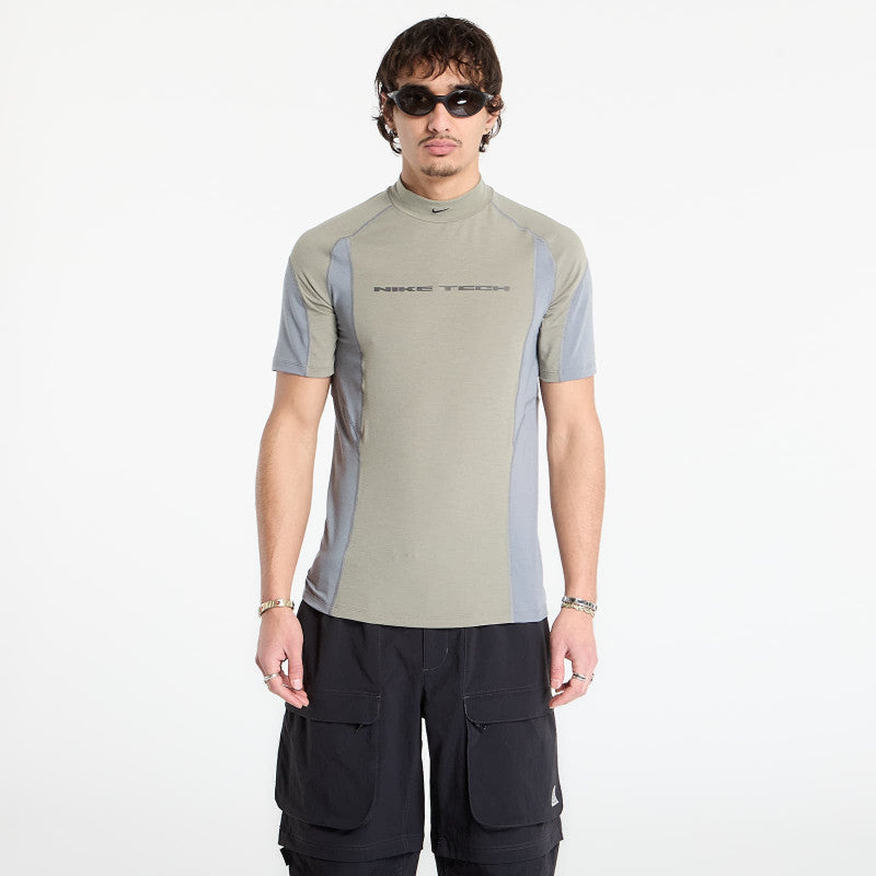 Nike Men's Dri-FIT Short-Sleeve Base Layer Light Army/ Cool Grey/ Cool Grey/ Black